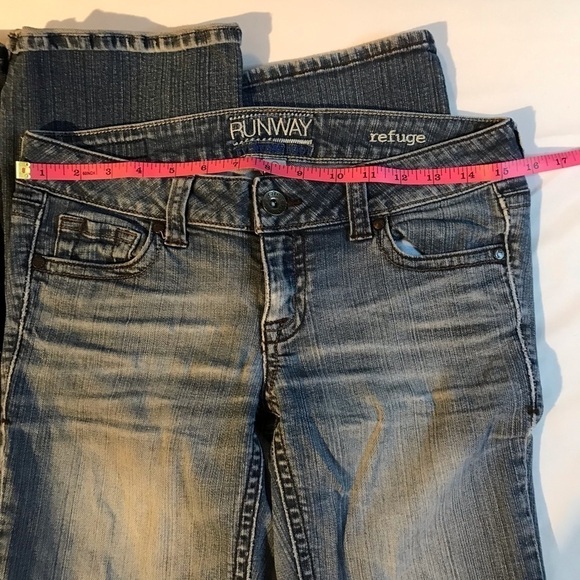 🌙TWO PAIRS OF JEANS SIZE SIZE 4! REFUGE AND X2 - Picture 5 of 6